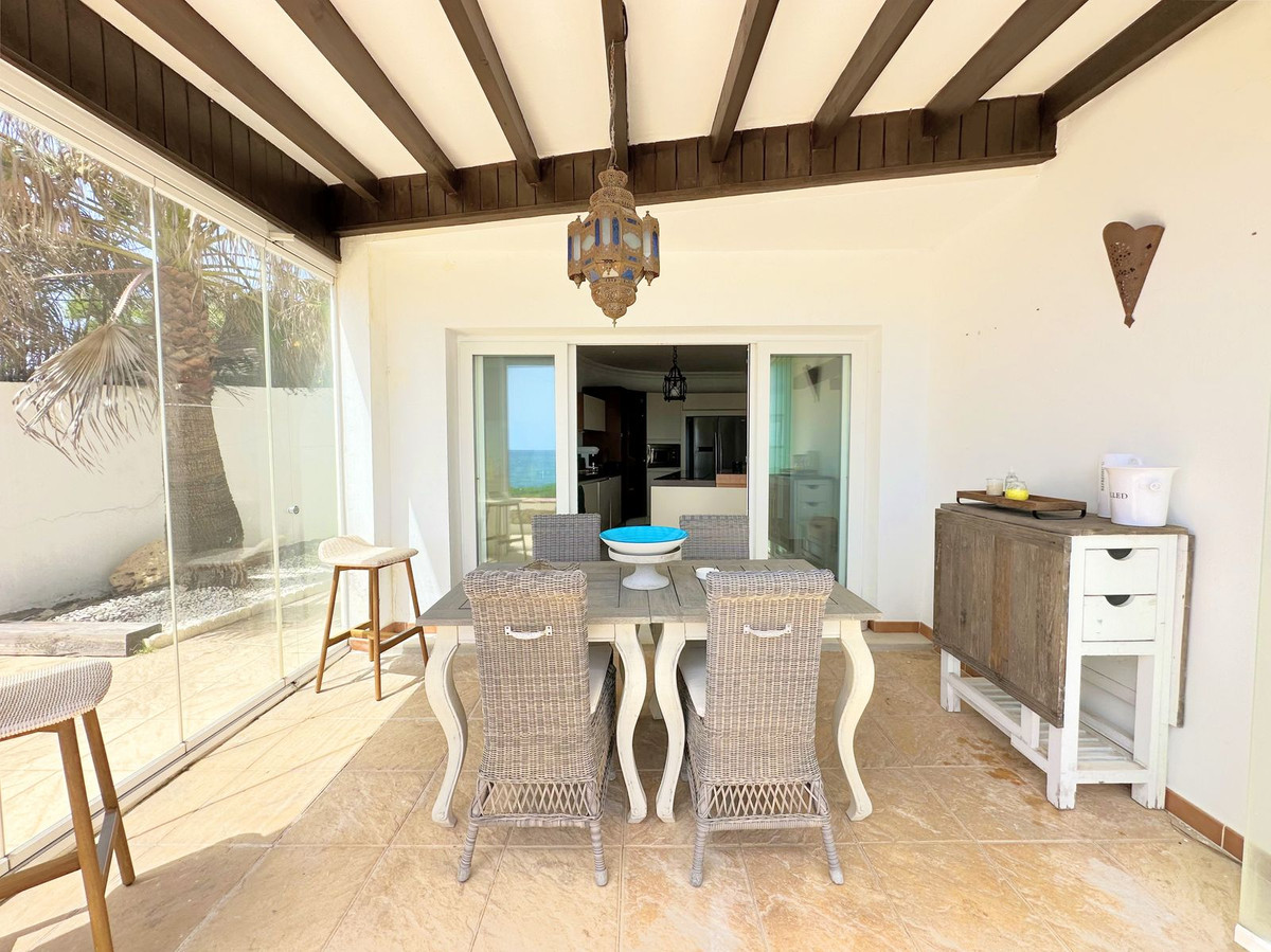 Se vende Villa - Chalet de 3 dormitorios en Costa Del Sol, Málaga, España