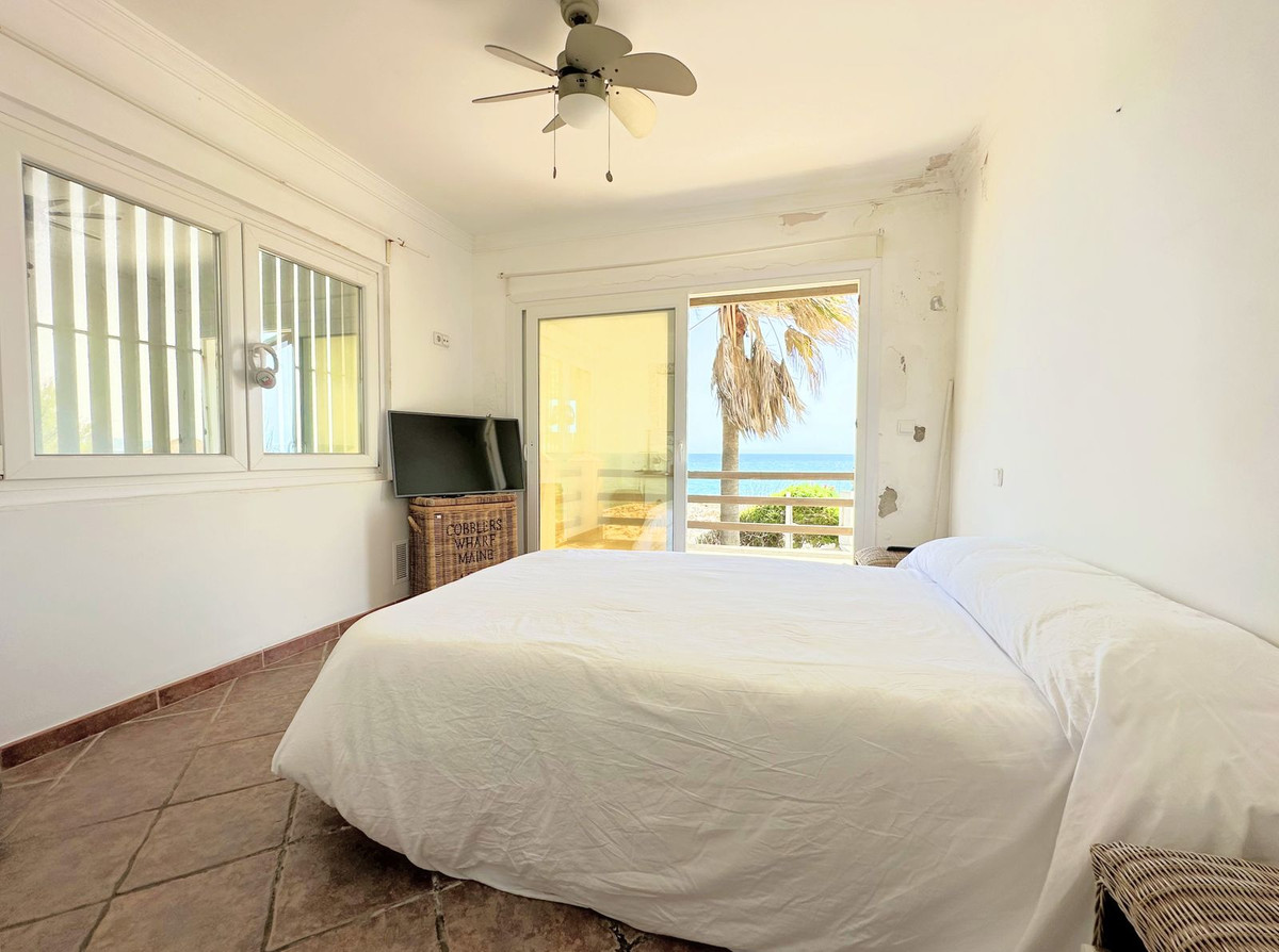 Se vende Villa - Chalet de 3 dormitorios en Costa Del Sol, Málaga, España