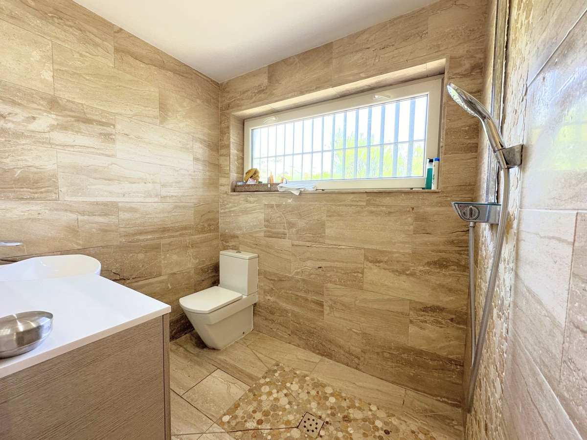 Se vende Villa - Chalet de 3 dormitorios en Costa Del Sol, Málaga, España