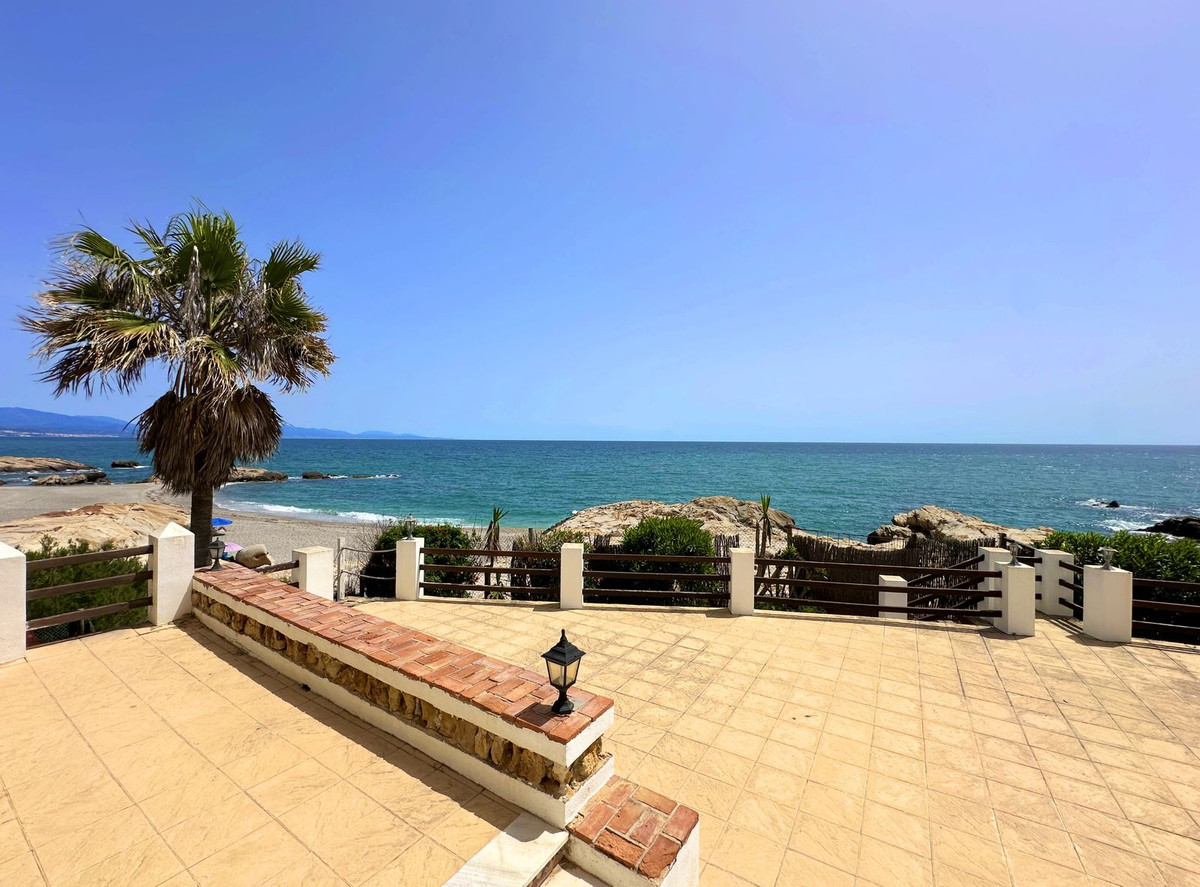 Se vende Villa - Chalet de 3 dormitorios en Costa Del Sol, Málaga, España