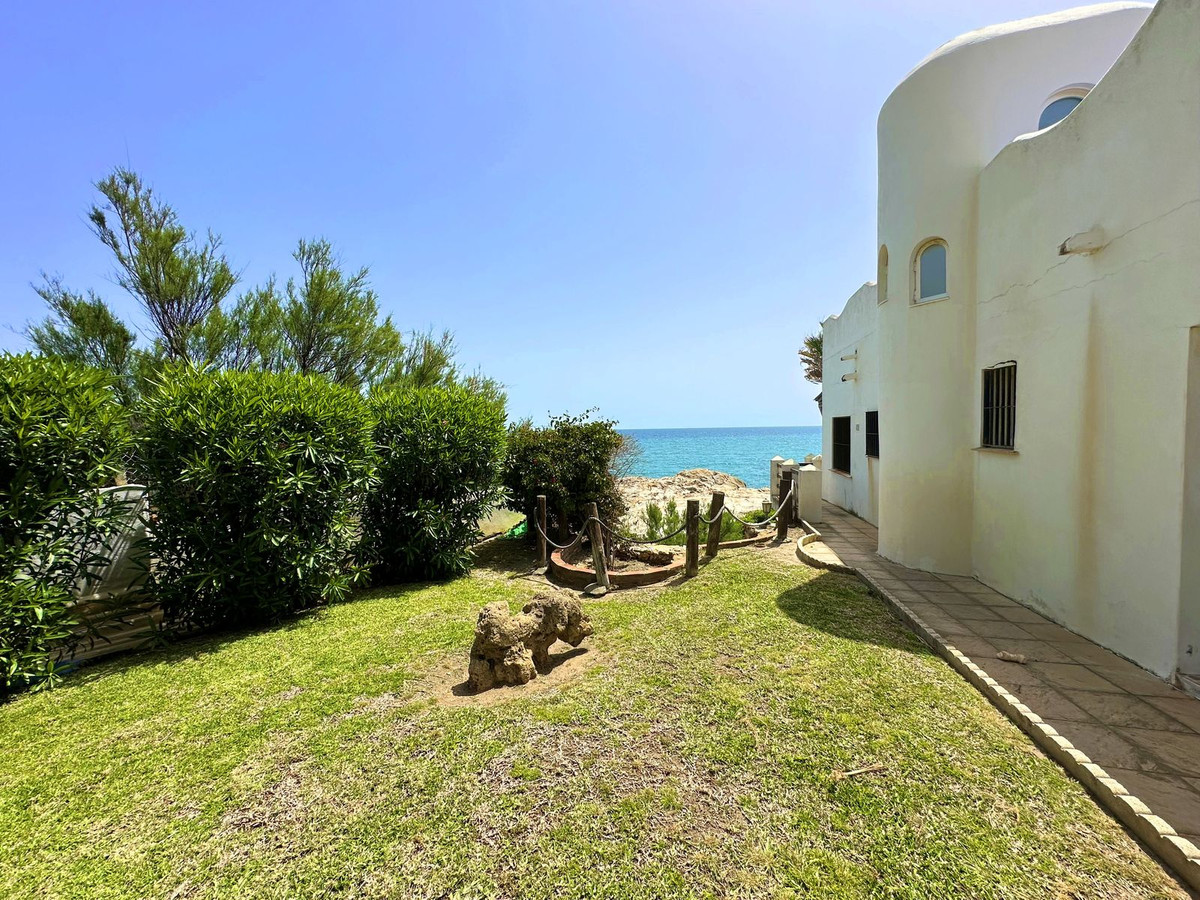 Se vende Villa - Chalet de 3 dormitorios en Costa Del Sol, Málaga, España