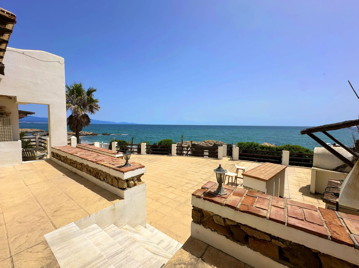 Se vende Villa - Chalet de 3 dormitorios en Costa Del Sol, Málaga, España