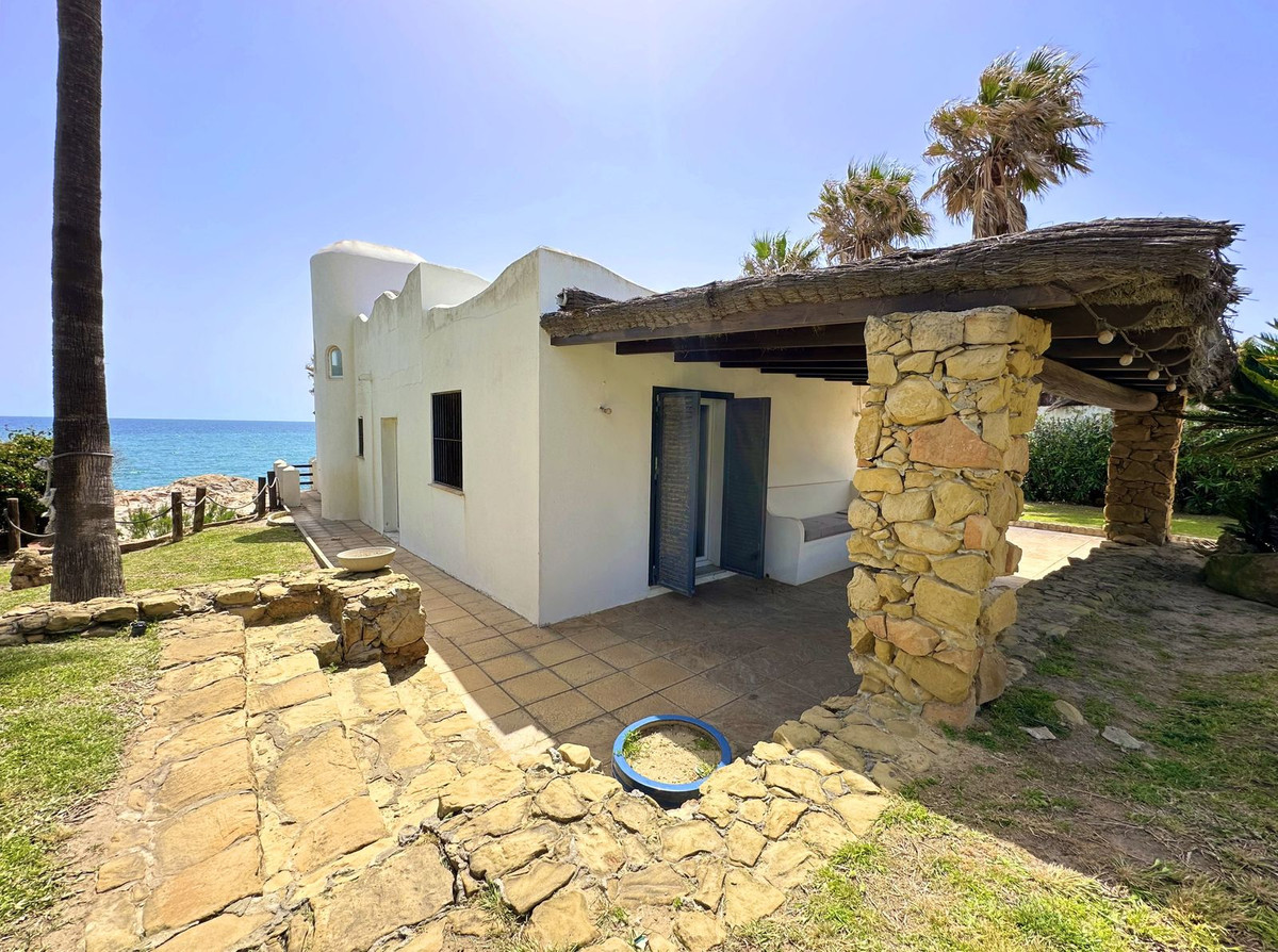 Se vende Villa - Chalet de 3 dormitorios en Costa Del Sol, Málaga, España