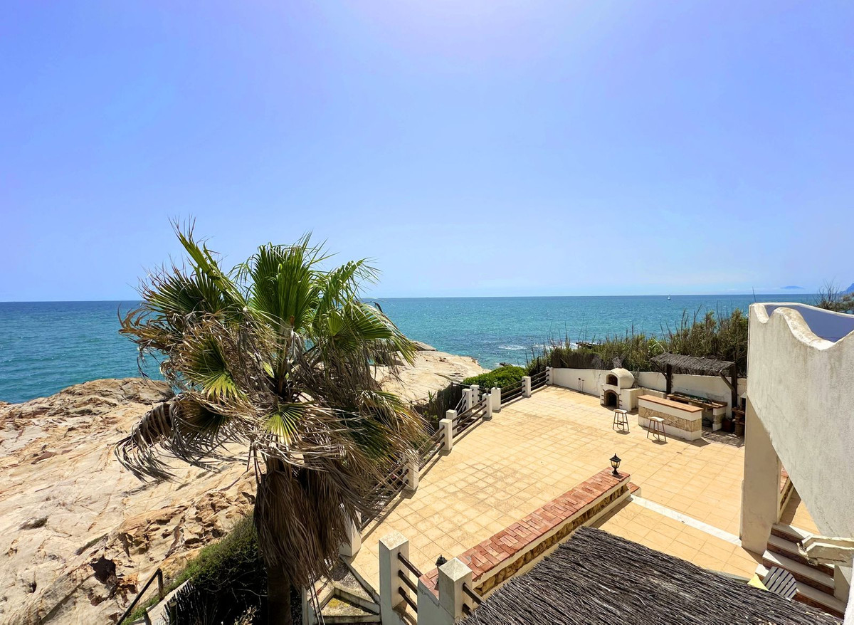 Se vende Villa - Chalet de 3 dormitorios en Costa Del Sol, Málaga, España
