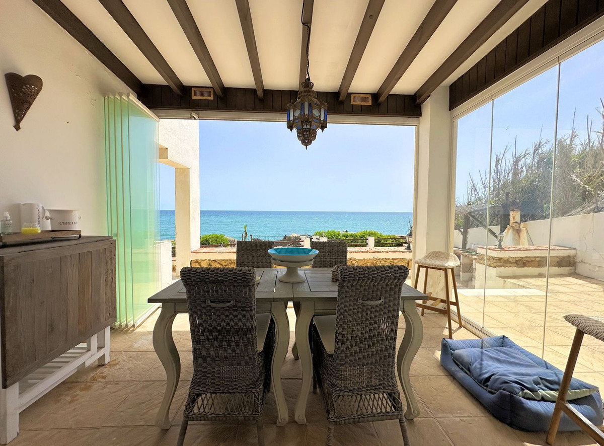 Se vende Villa - Chalet de 3 dormitorios en Costa Del Sol, Málaga, España