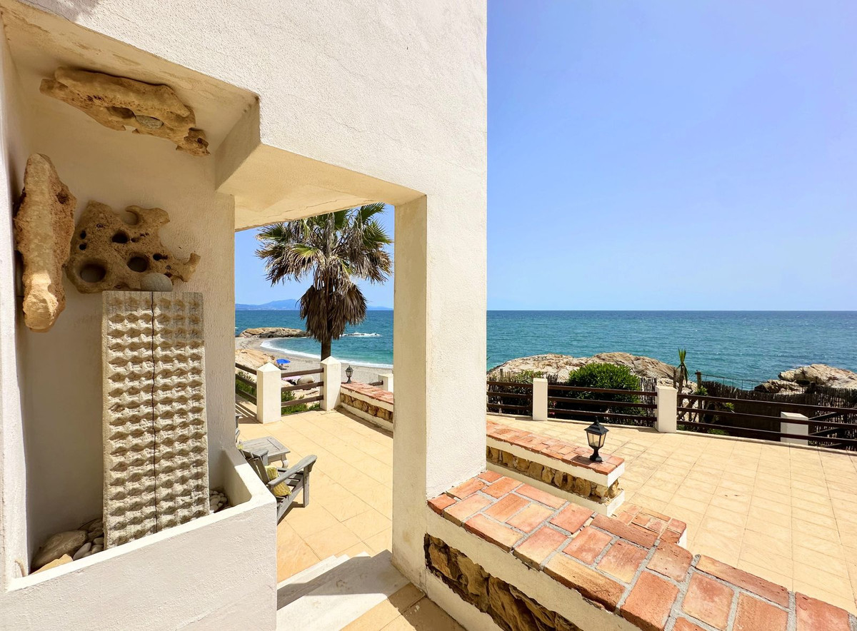 Se vende Villa - Chalet de 3 dormitorios en Costa Del Sol, Málaga, España