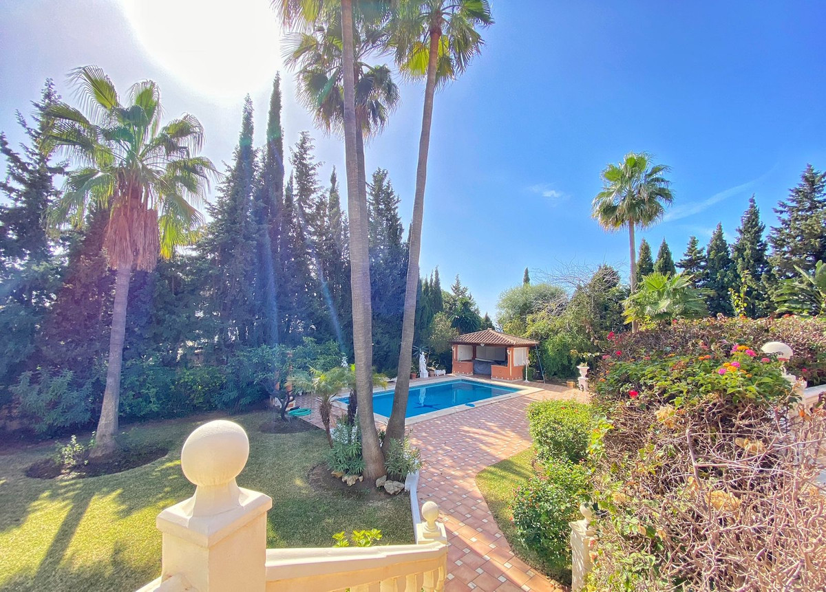 6 Bed Townhouse for sale in Nagüeles Costa Del Sol, Málaga, Spain