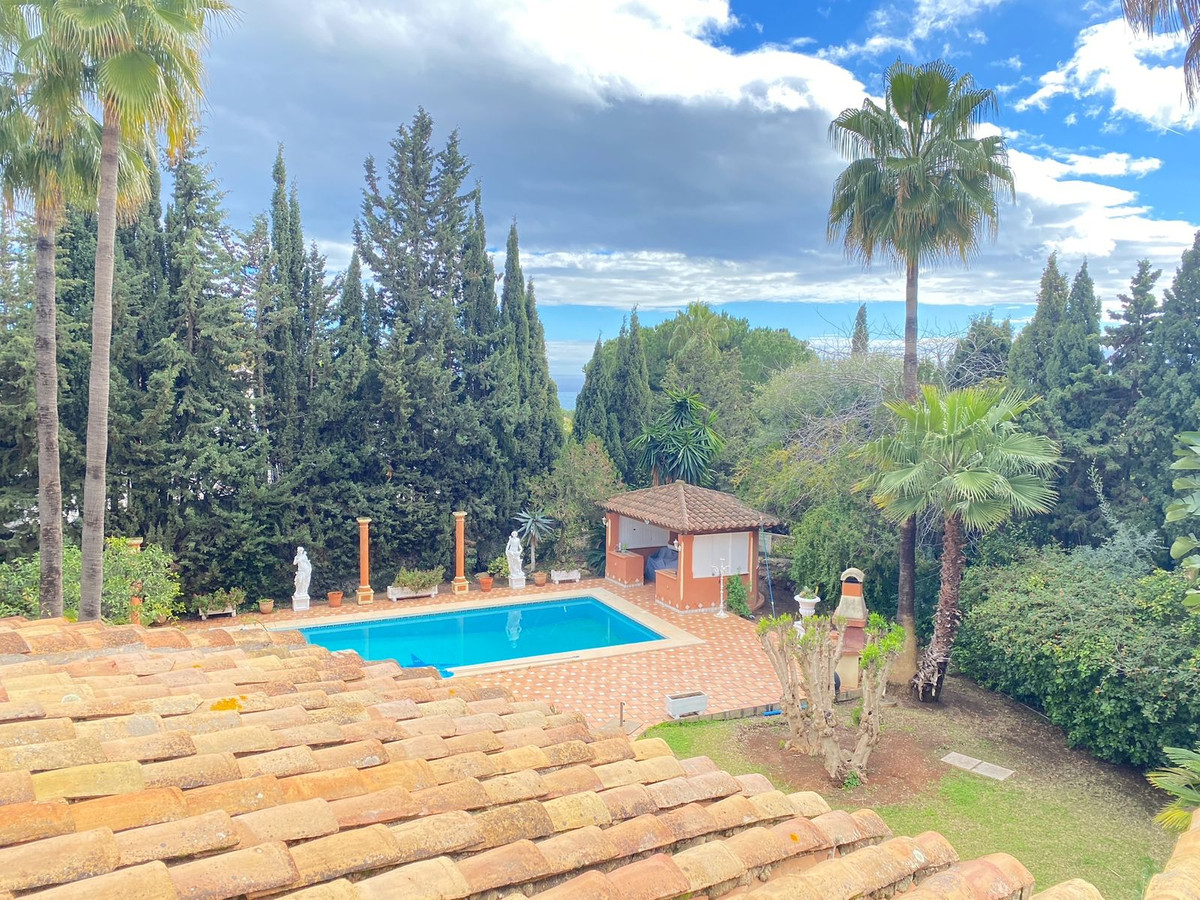 6 Bed Townhouse for sale in Nagüeles Costa Del Sol, Málaga, Spain