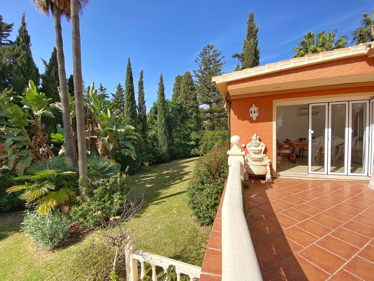 6 Bed Townhouse for sale in Nagüeles Costa Del Sol, Málaga, Spain