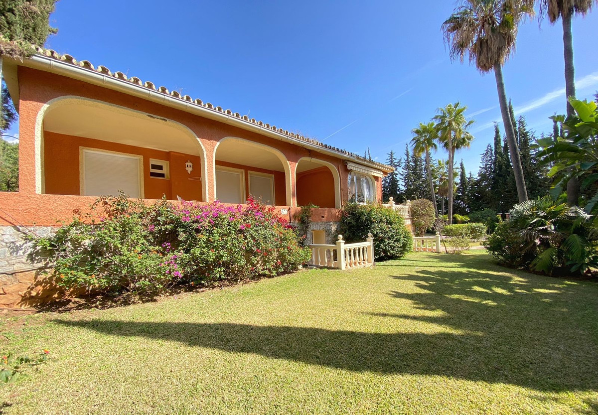 6 Bed Townhouse for sale in Nagüeles Costa Del Sol, Málaga, Spain