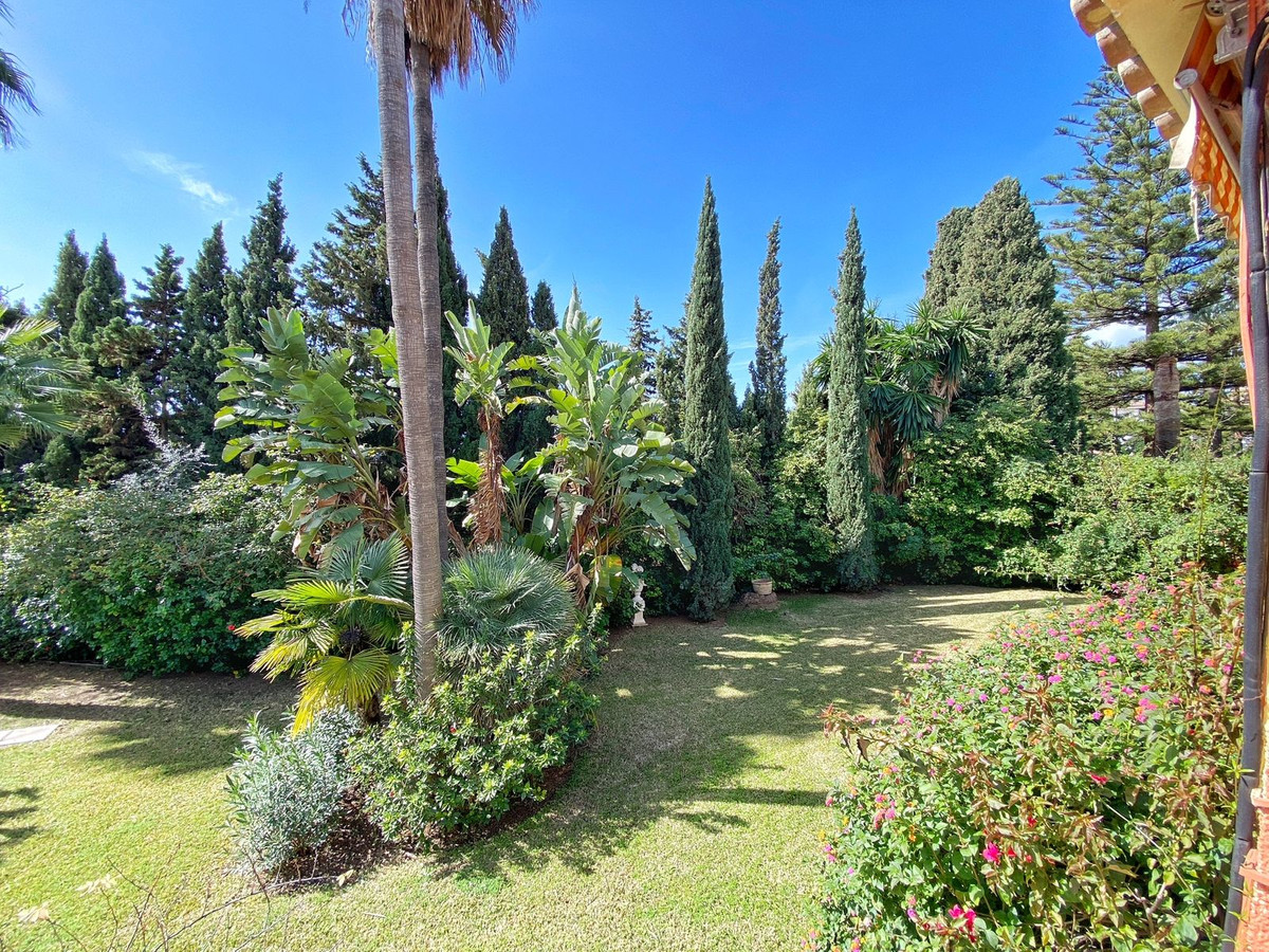 6 Bed Townhouse for sale in Nagüeles Costa Del Sol, Málaga, Spain