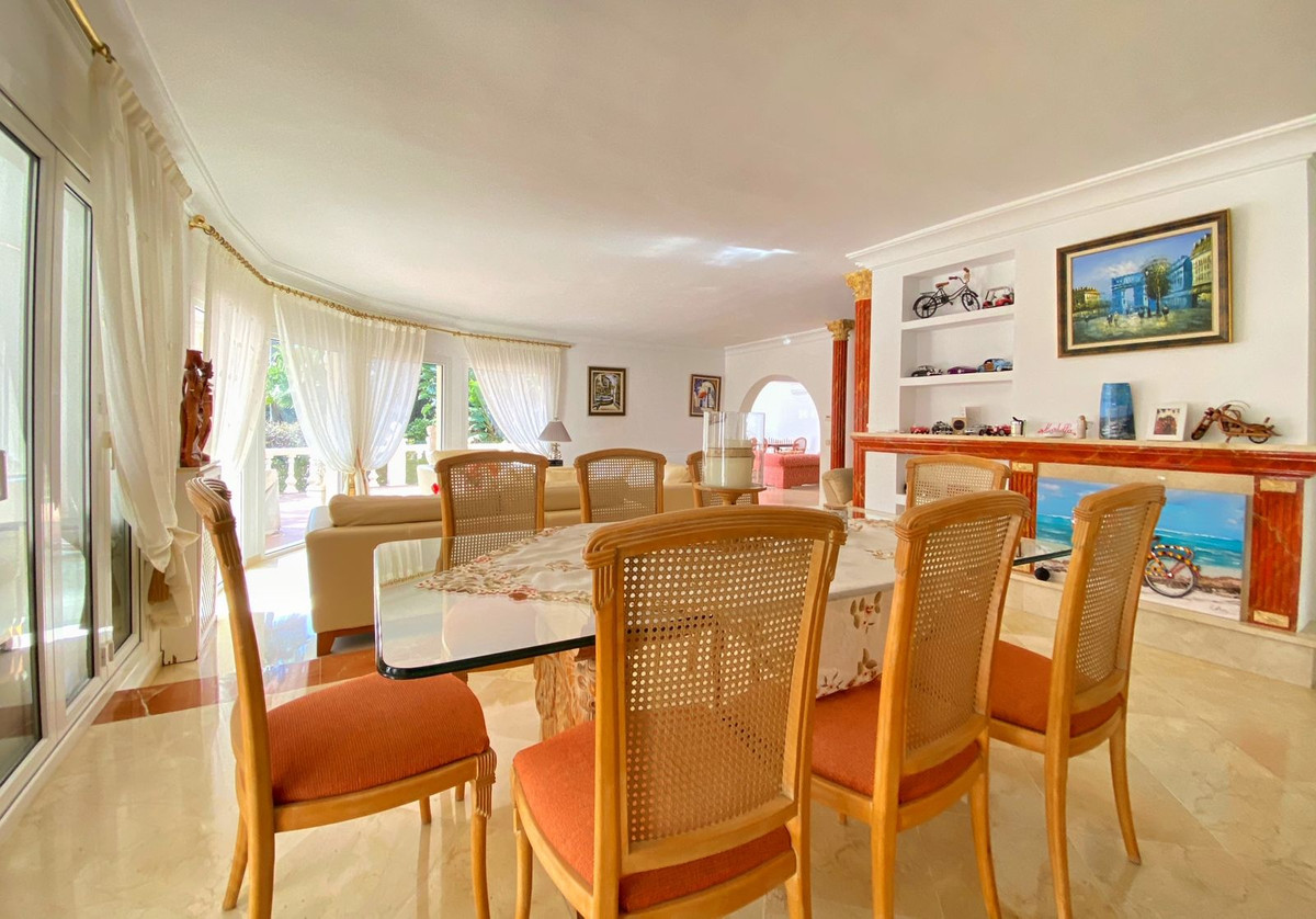 6 Bed Townhouse for sale in Nagüeles Costa Del Sol, Málaga, Spain