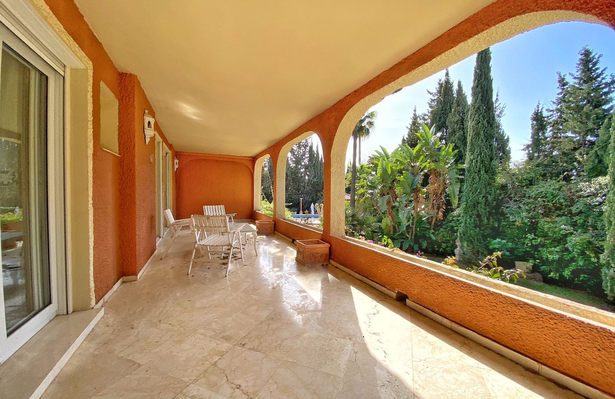 6 Bed Townhouse for sale in Nagüeles Costa Del Sol, Málaga, Spain