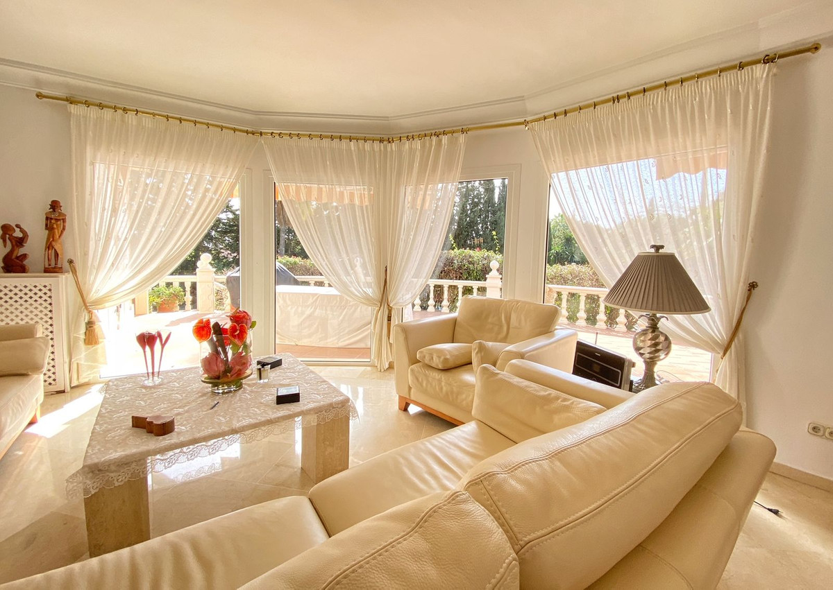 6 Bed Townhouse for sale in Nagüeles Costa Del Sol, Málaga, Spain