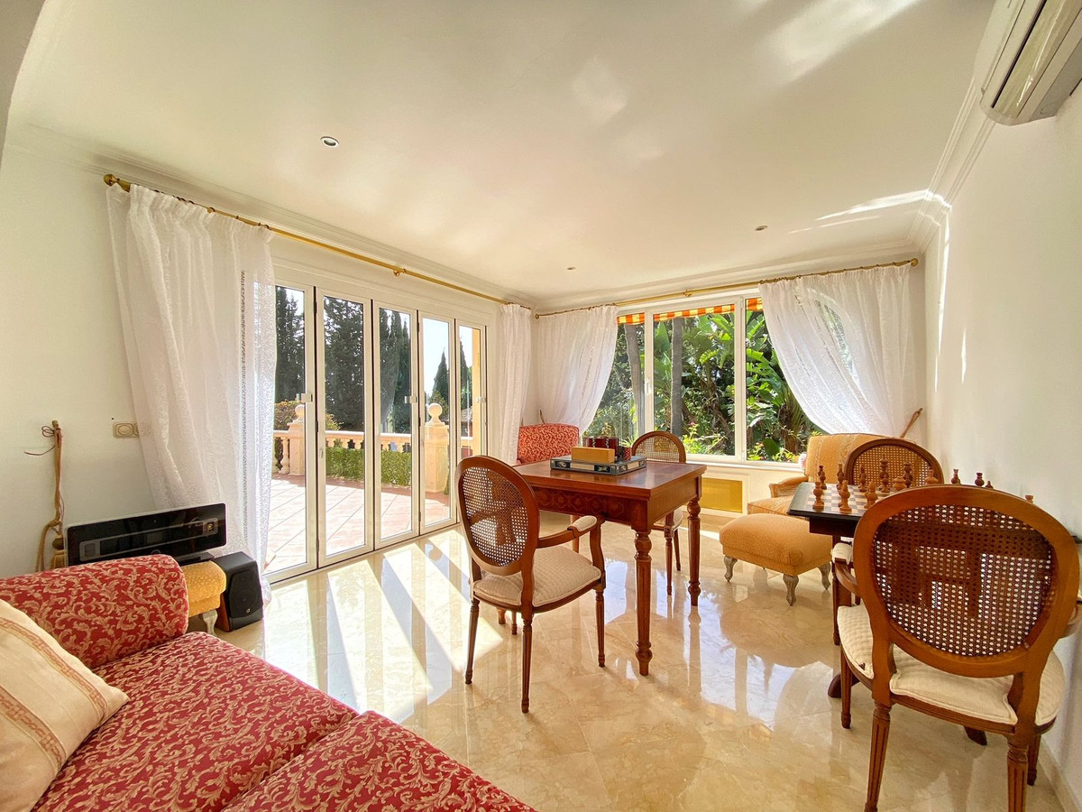 6 Bed Townhouse for sale in Nagüeles Costa Del Sol, Málaga, Spain