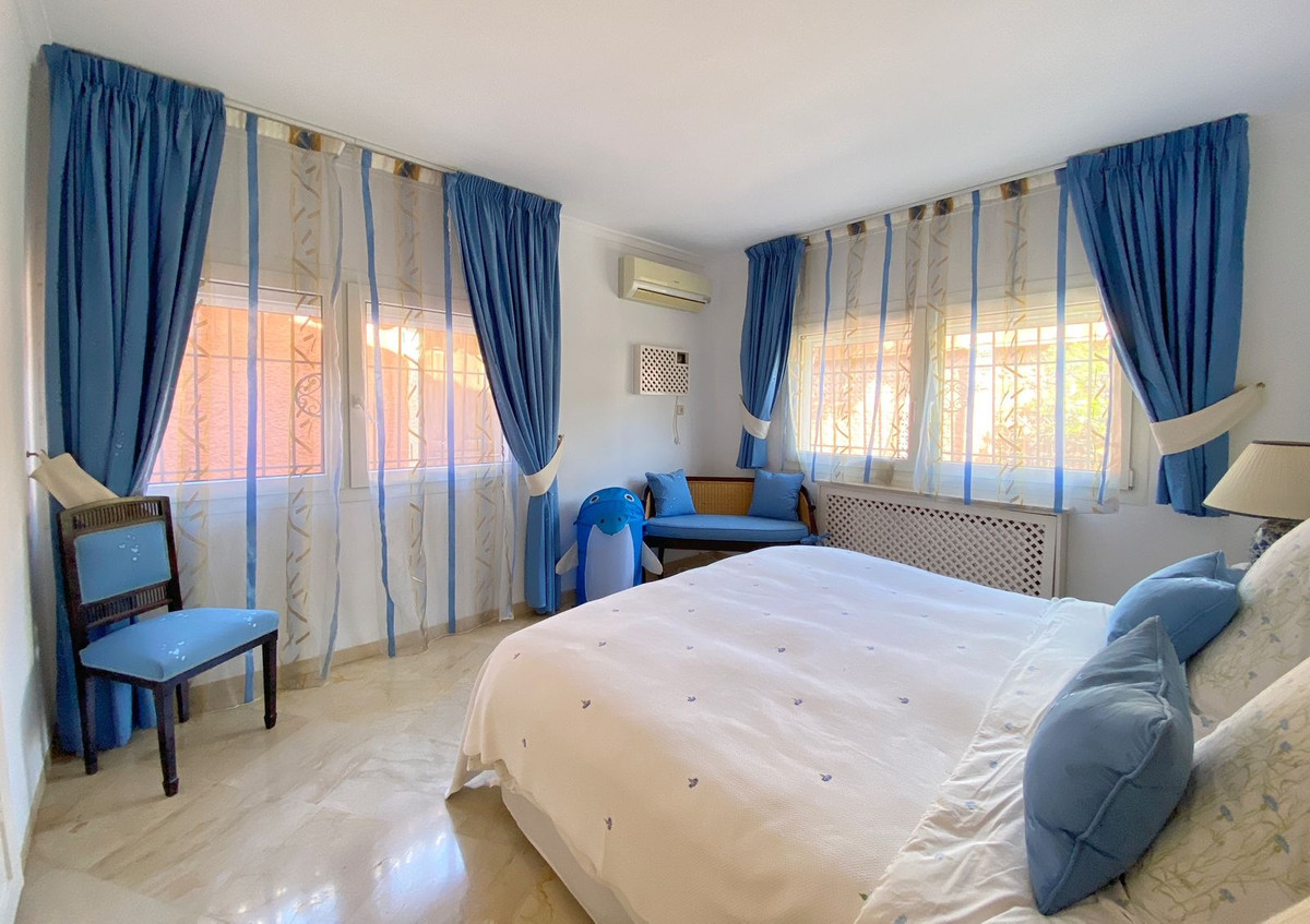 6 Bed Townhouse for sale in Nagüeles Costa Del Sol, Málaga, Spain