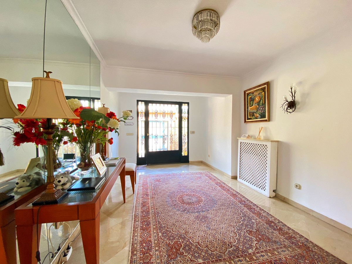 6 Bed Townhouse for sale in Nagüeles Costa Del Sol, Málaga, Spain
