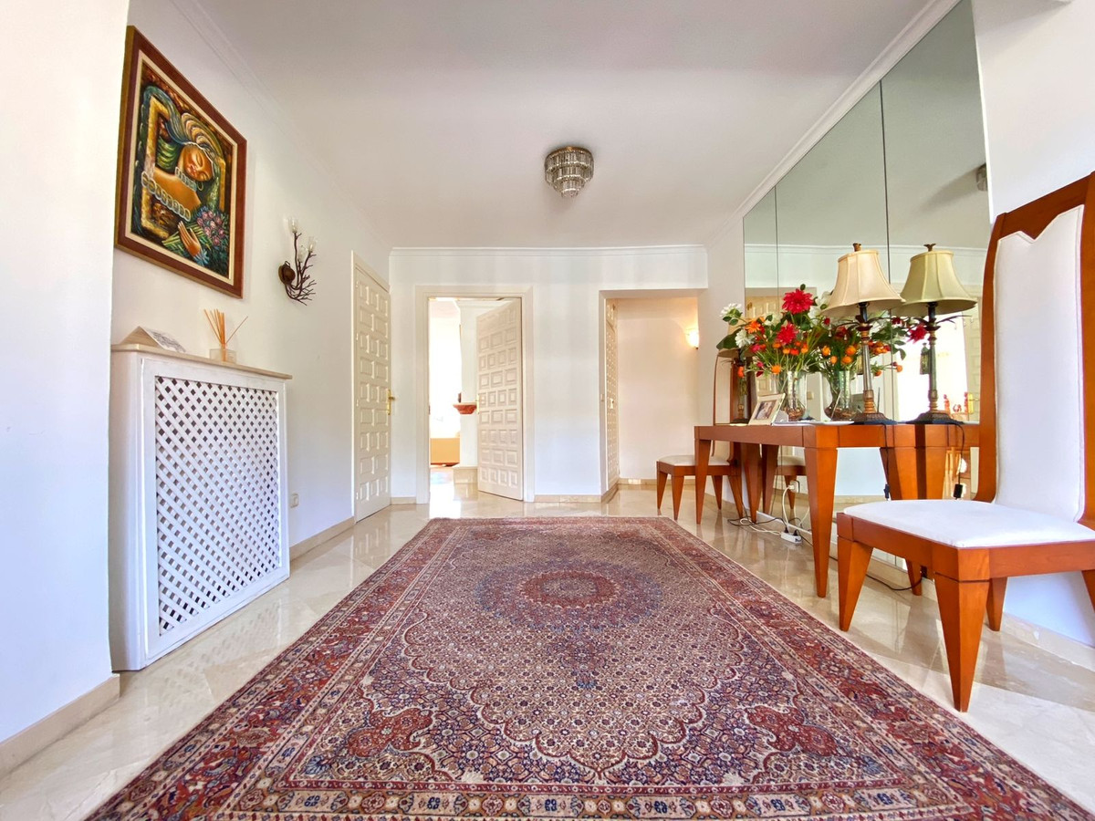 6 Bed Townhouse for sale in Nagüeles Costa Del Sol, Málaga, Spain