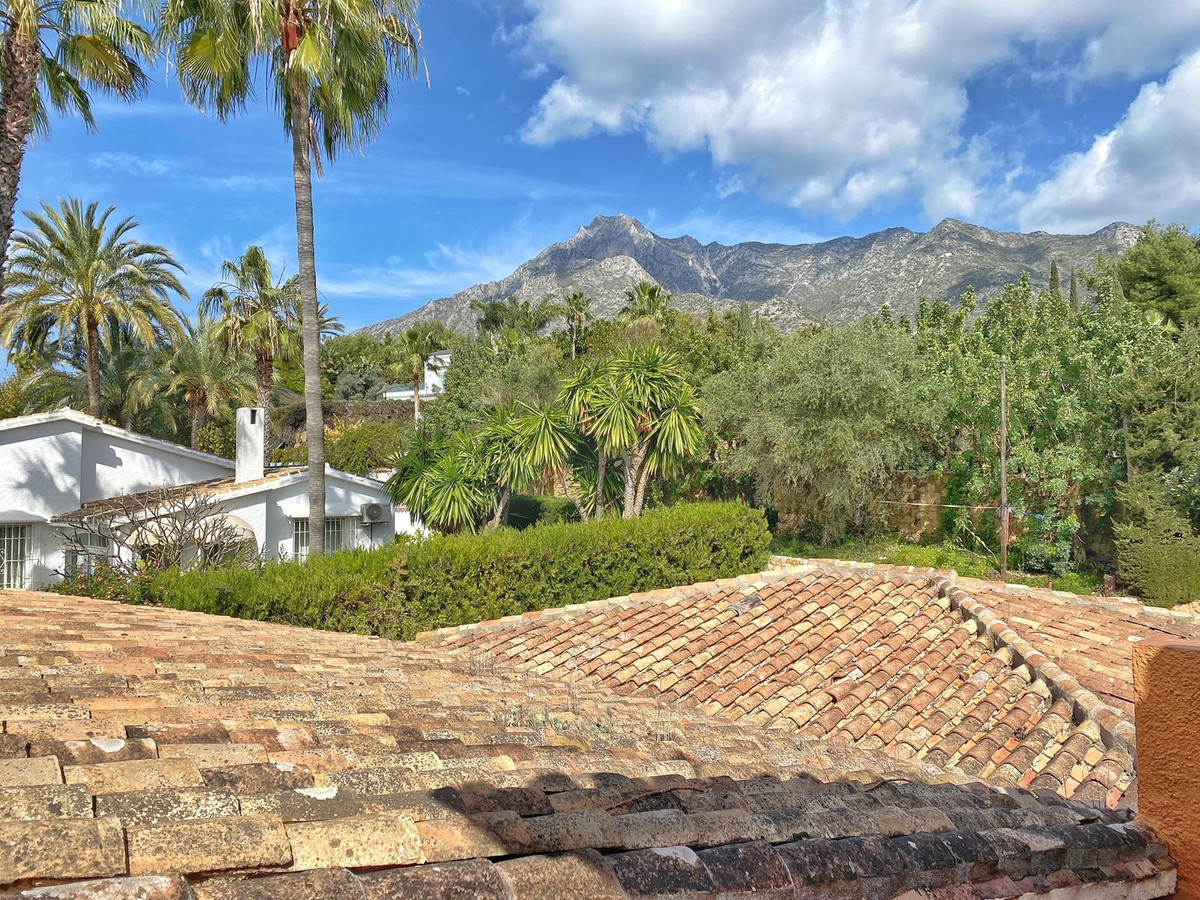 6 Bed Townhouse for sale in Nagüeles Costa Del Sol, Málaga, Spain