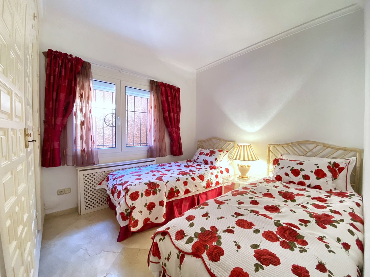 6 Bed Townhouse for sale in Nagüeles Costa Del Sol, Málaga, Spain