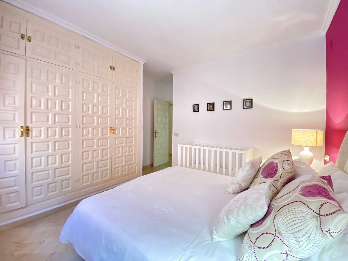 6 Bed Townhouse for sale in Nagüeles Costa Del Sol, Málaga, Spain