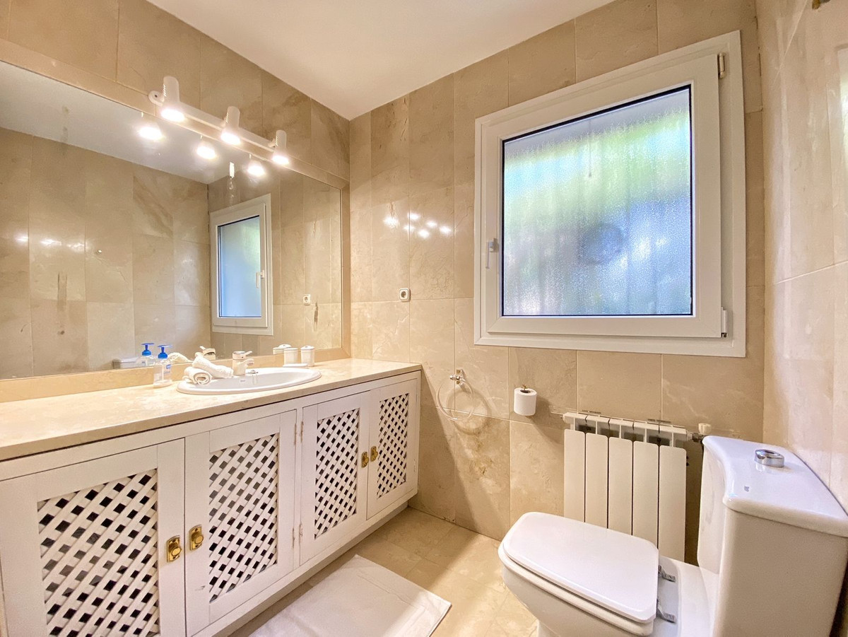 6 Bed Townhouse for sale in Nagüeles Costa Del Sol, Málaga, Spain