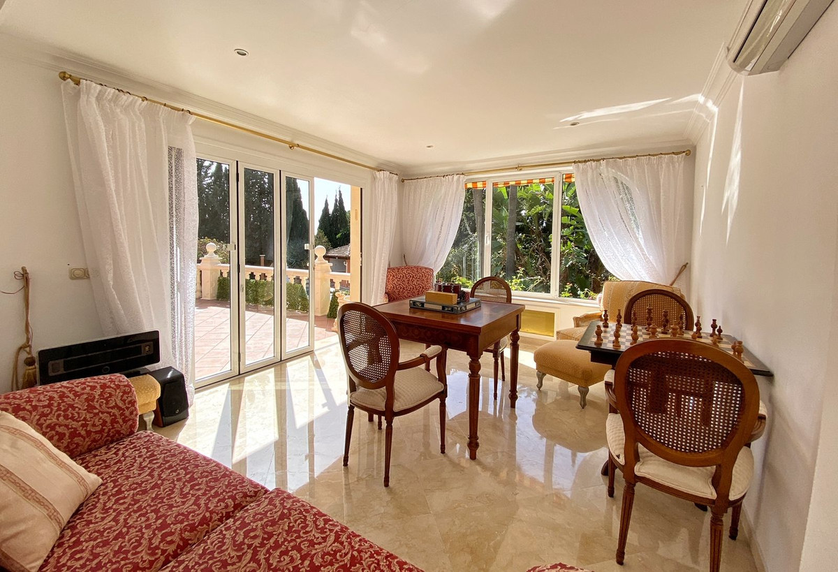 6 Bed Townhouse for sale in Nagüeles Costa Del Sol, Málaga, Spain
