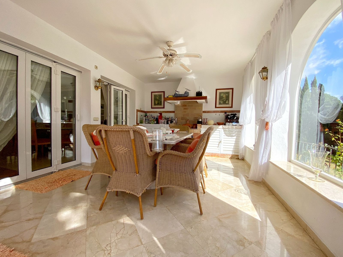 6 Bed Townhouse for sale in Nagüeles Costa Del Sol, Málaga, Spain