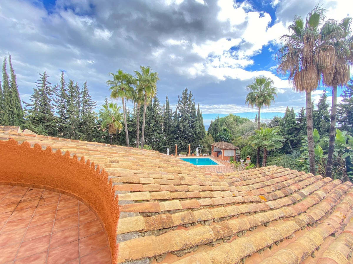 6 Bed Townhouse for sale in Nagüeles Costa Del Sol, Málaga, Spain