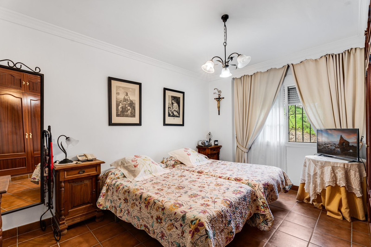 7 Bed Townhouse for sale in Estepona Costa Del Sol, Málaga, Spain