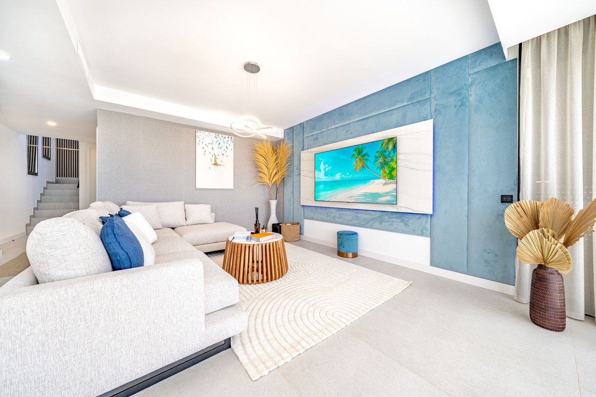 3 Bed Apartment for sale in Altos De Los Monteros Costa Del Sol, Málaga, Spain