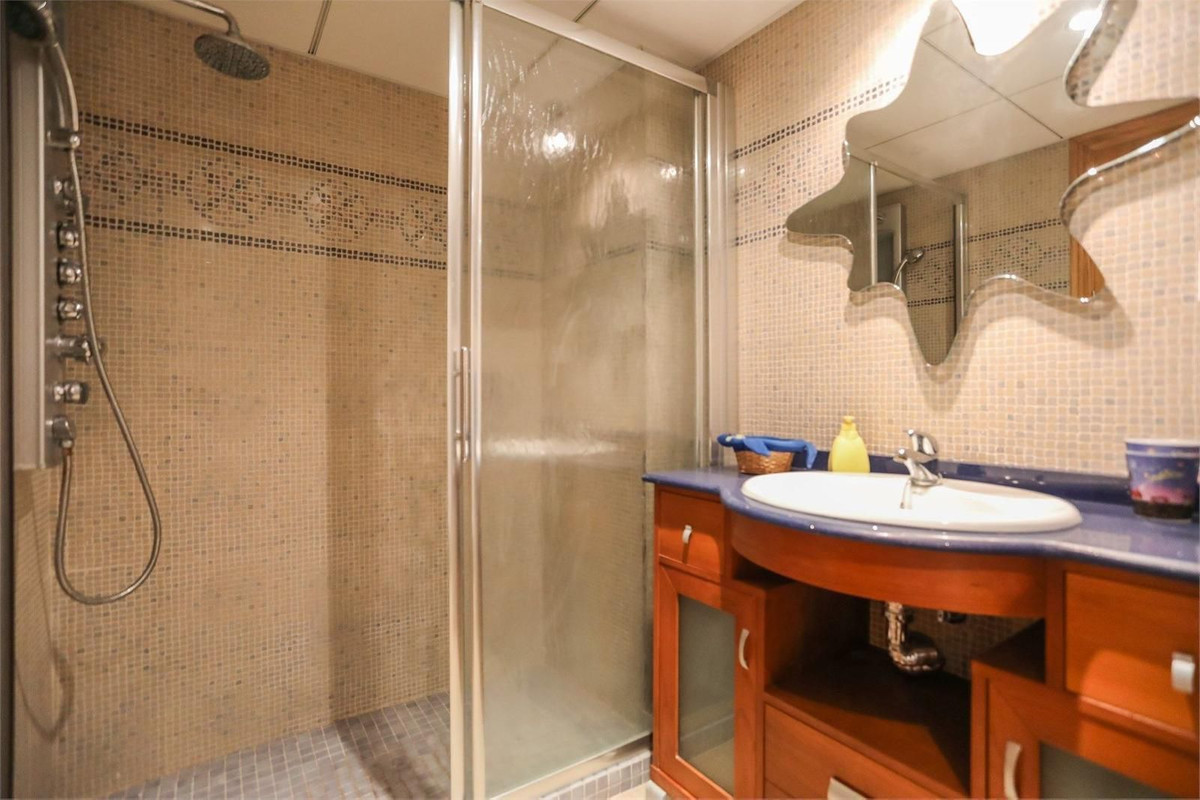 Se vende Apartamento Planta Media de 4 dormitorios en Costa Blanca, Alicante, España