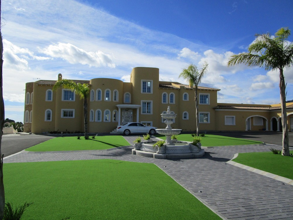 8 Bed Townhouse for sale in La Nucia Costa Blanca, Alicante, Spain
