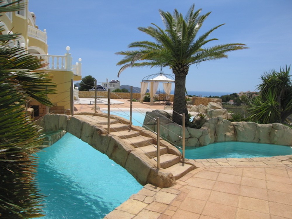 8 Bed Townhouse for sale in La Nucia Costa Blanca, Alicante, Spain