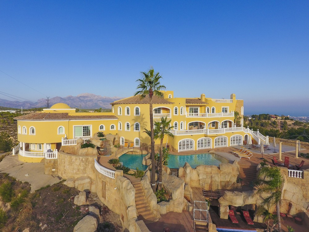 8 Bed Townhouse for sale in La Nucia Costa Blanca, Alicante, Spain
