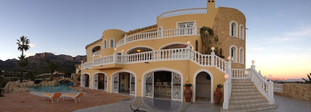 8 Bed Townhouse for sale in La Nucia Costa Blanca, Alicante, Spain