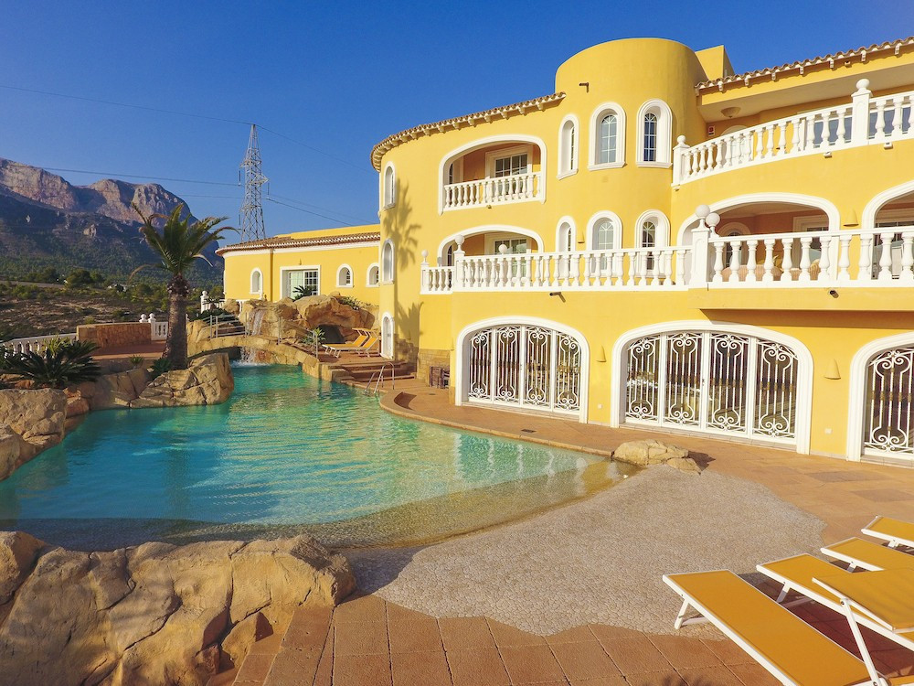8 Bed Townhouse for sale in La Nucia Costa Blanca, Alicante, Spain