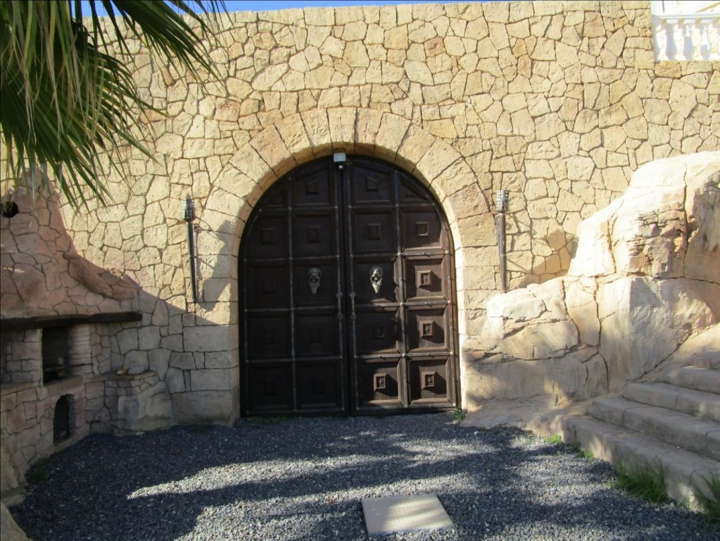 8 Bed Townhouse for sale in La Nucia Costa Blanca, Alicante, Spain