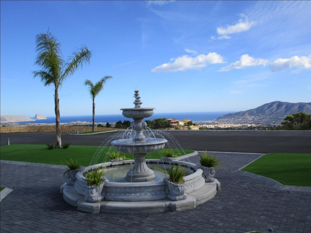 8 Bed Townhouse for sale in La Nucia Costa Blanca, Alicante, Spain