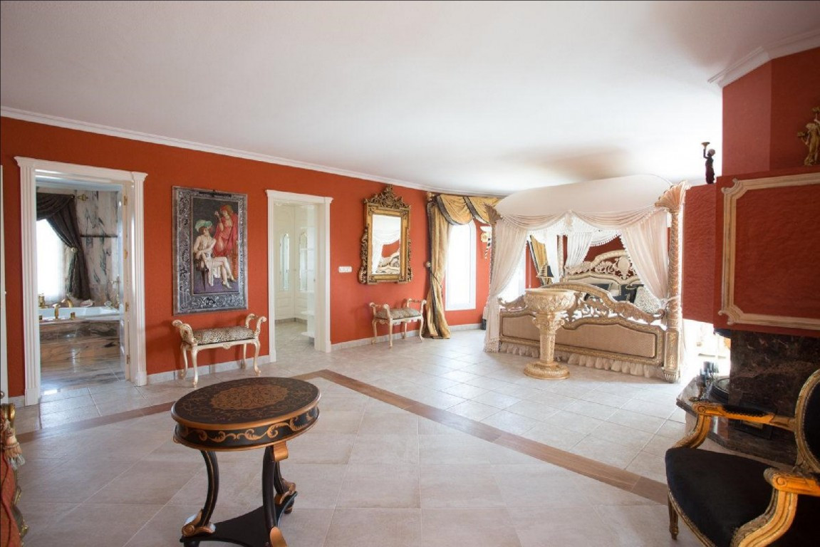8 Bed Townhouse for sale in La Nucia Costa Blanca, Alicante, Spain
