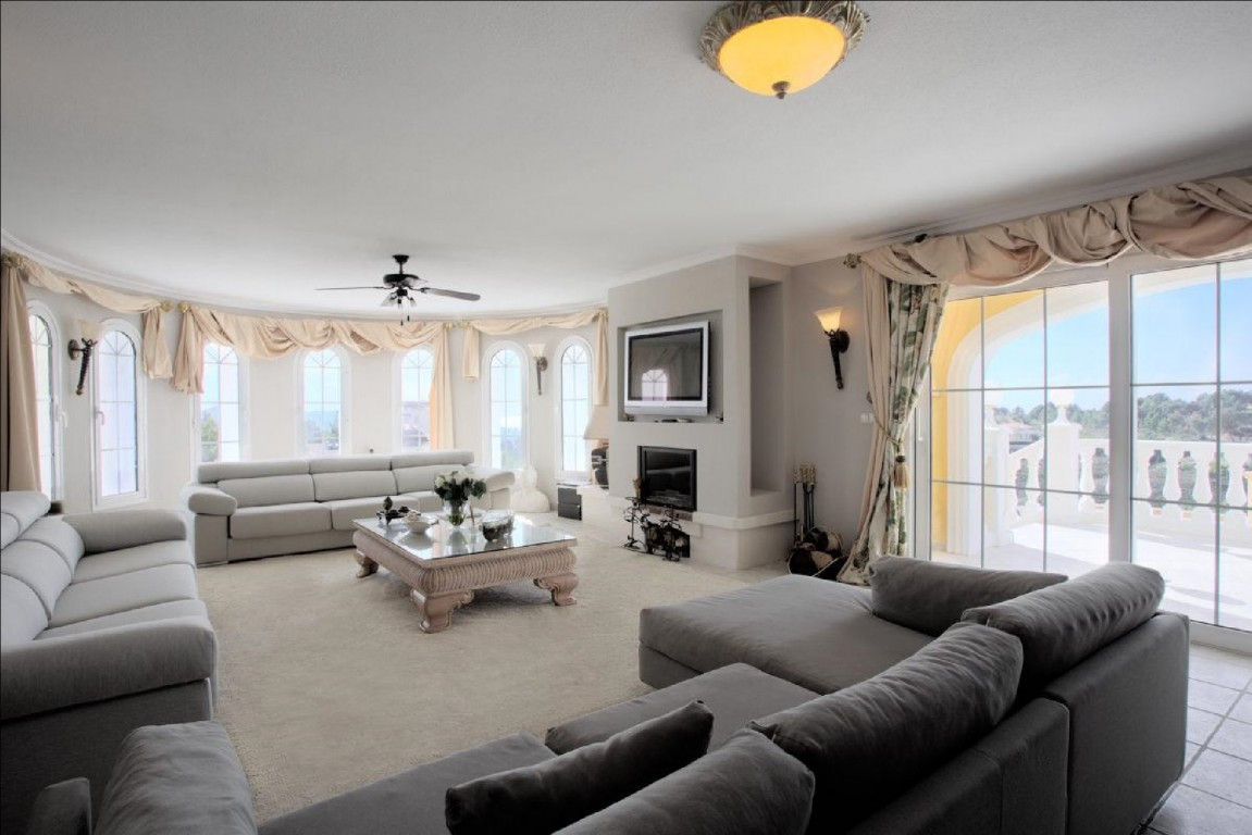 8 Bed Townhouse for sale in La Nucia Costa Blanca, Alicante, Spain