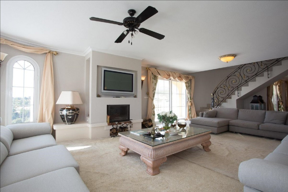8 Bed Townhouse for sale in La Nucia Costa Blanca, Alicante, Spain