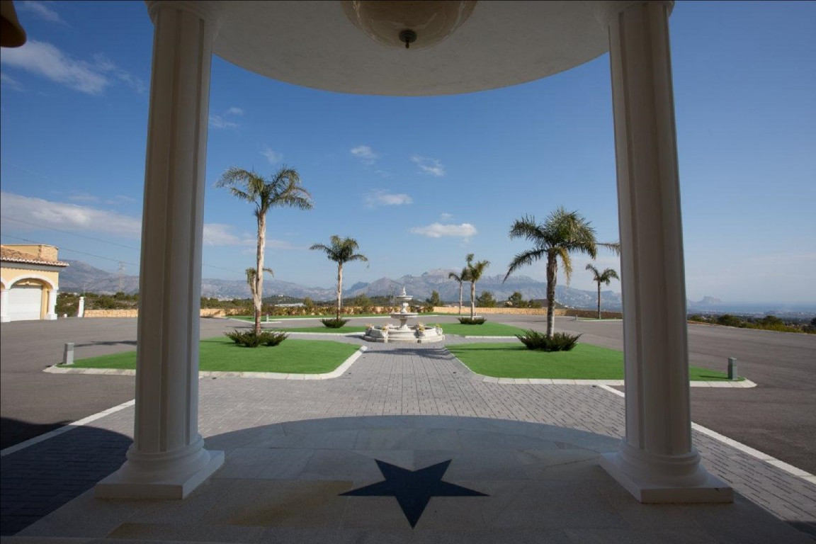 8 Bed Townhouse for sale in La Nucia Costa Blanca, Alicante, Spain