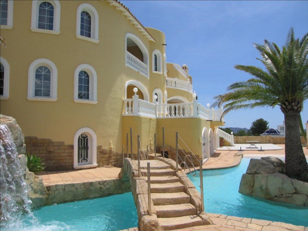 8 Bed Townhouse for sale in La Nucia Costa Blanca, Alicante, Spain