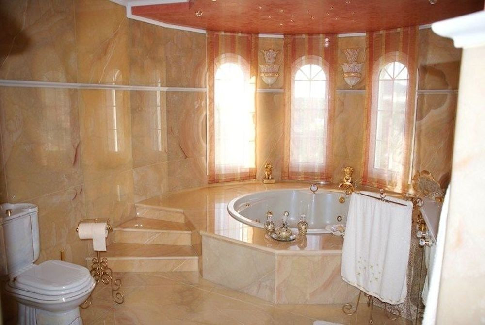 8 Bed Townhouse for sale in La Nucia Costa Blanca, Alicante, Spain