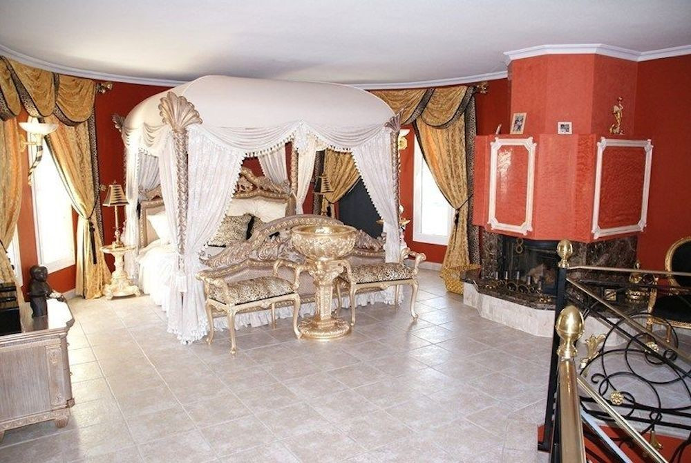 8 Bed Townhouse for sale in La Nucia Costa Blanca, Alicante, Spain