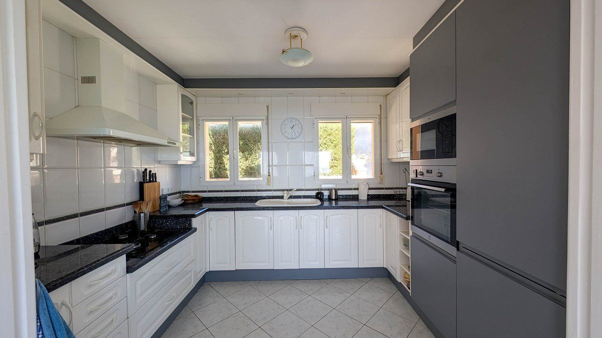 Se vende Villa - Chalet de 4 dormitorios en Costa Blanca, Alicante, España