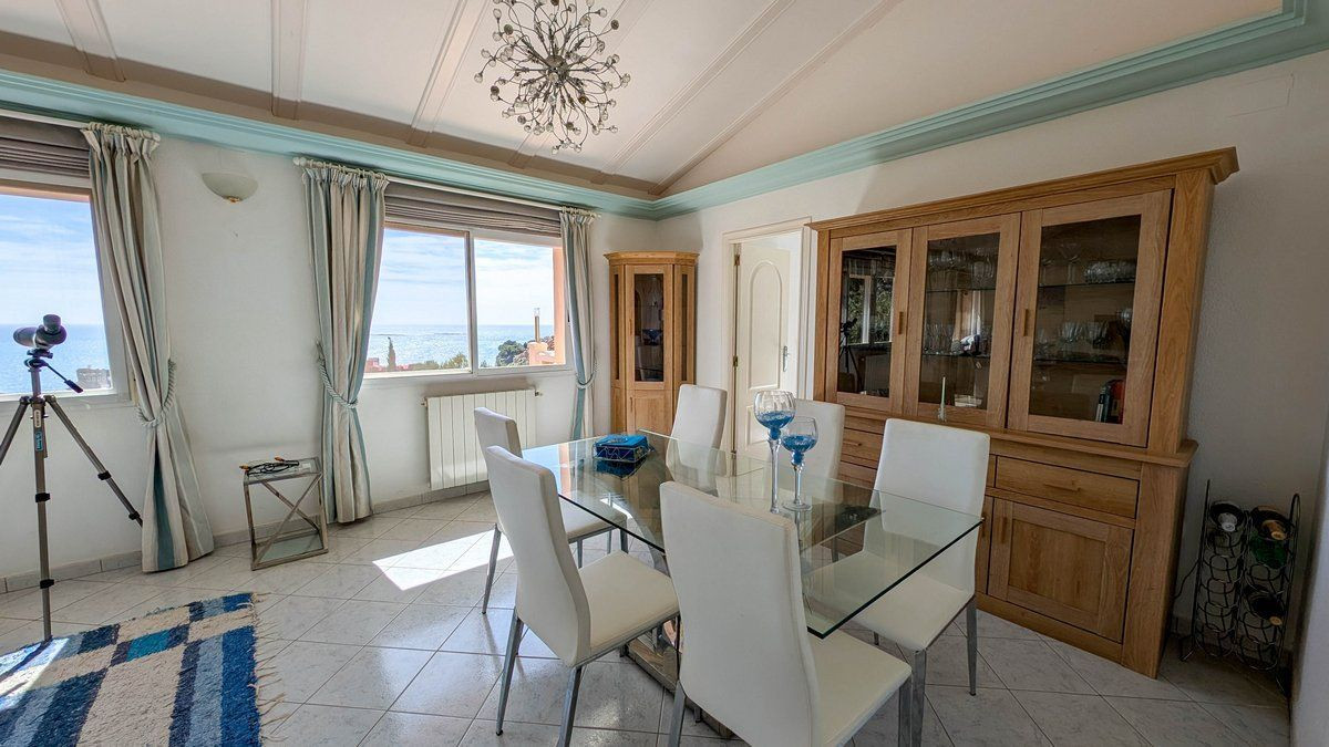 Se vende Villa - Chalet de 4 dormitorios en Costa Blanca, Alicante, España