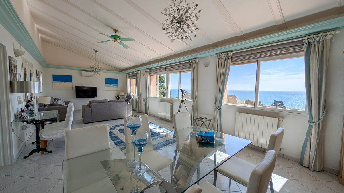 Se vende Villa - Chalet de 4 dormitorios en Costa Blanca, Alicante, España
