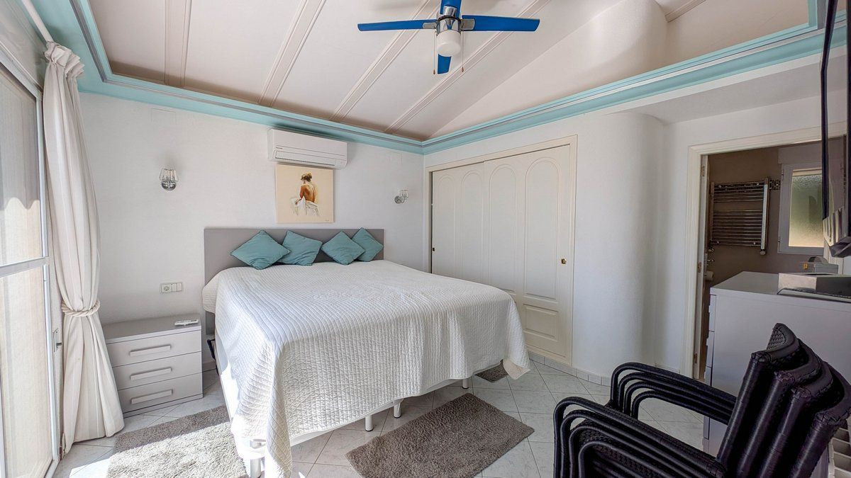 Se vende Villa - Chalet de 4 dormitorios en Costa Blanca, Alicante, España